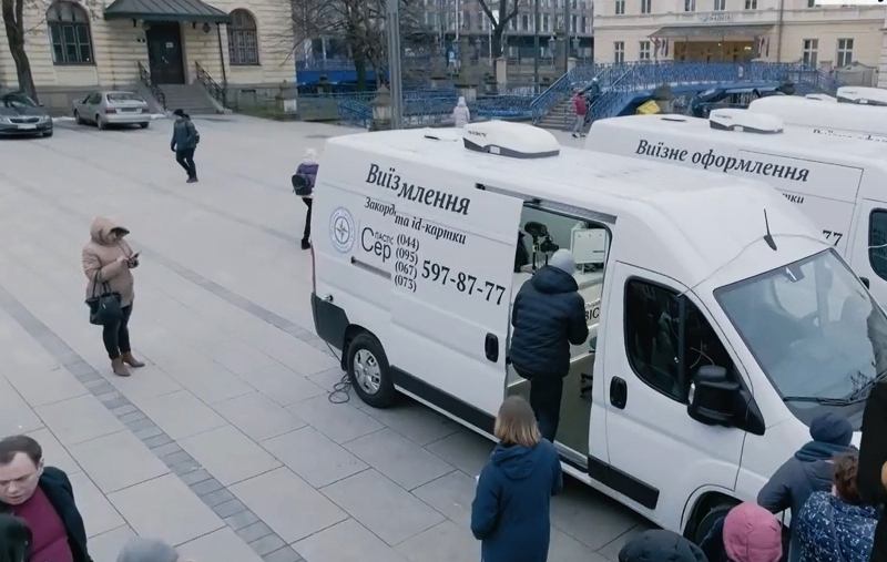 Для беженцев в Чехии запускают мобильные офисы, где можно оформить загранпаспорт и водительские права